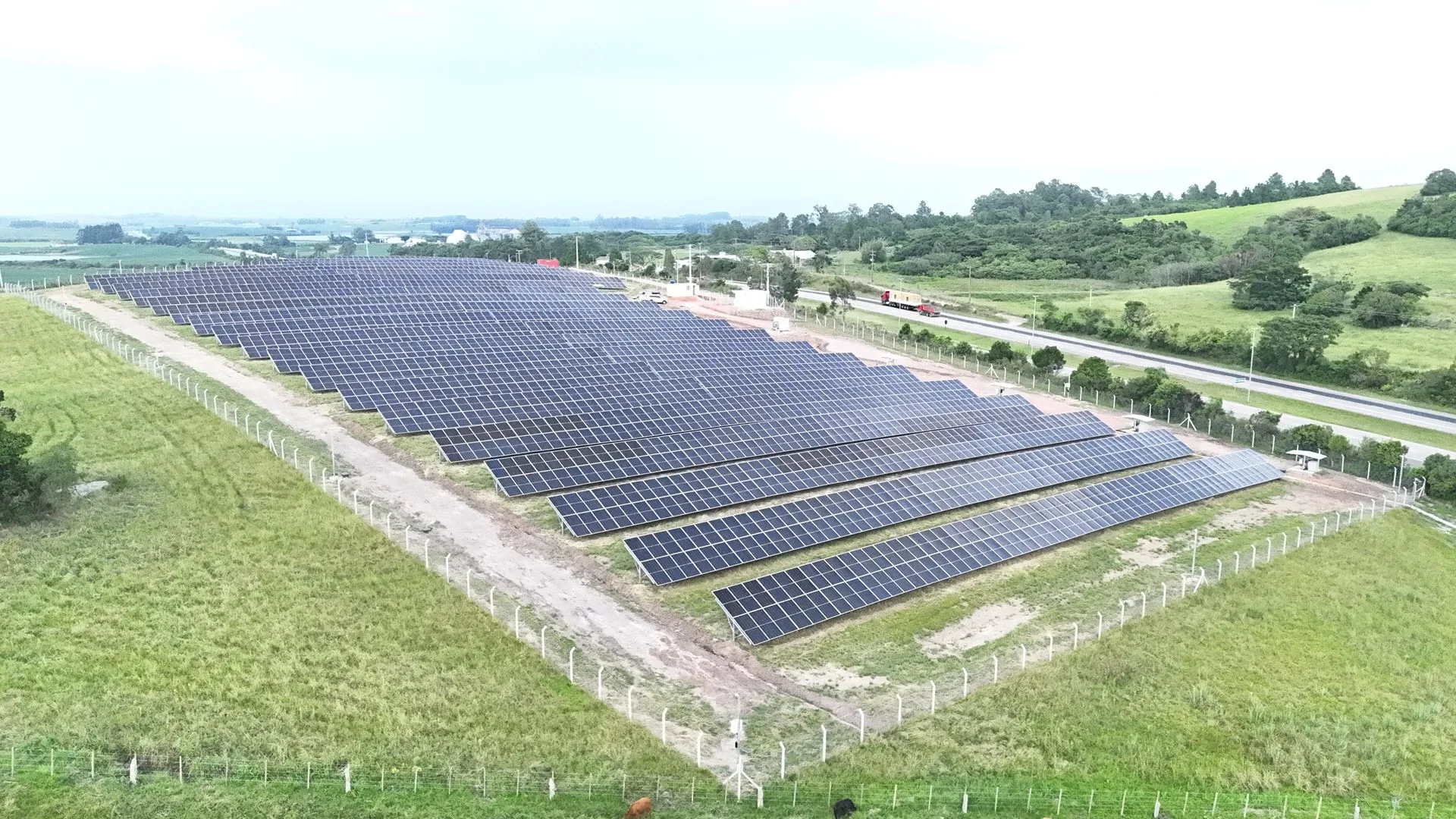 Usina solar LUFT — vista aérea